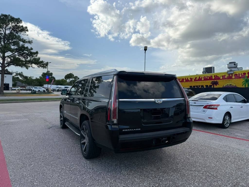 Used 2017 Cadillac Escalade ESV Premium Luxury AWD/4WD image 16