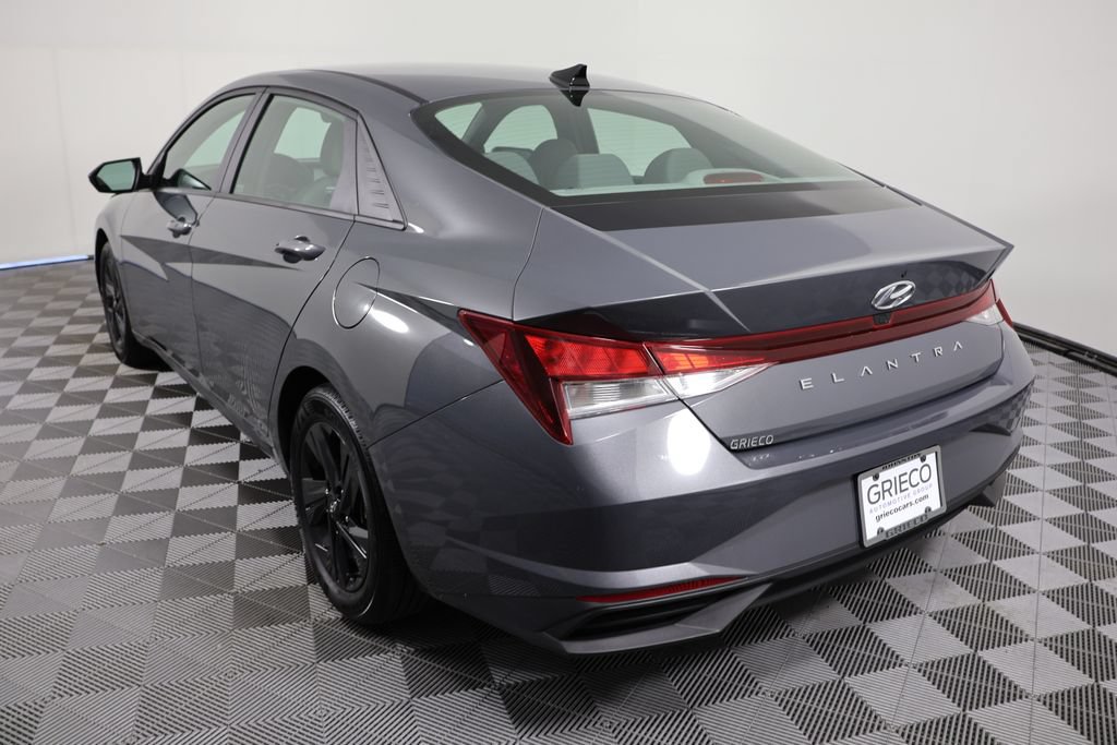 Used 2023 Hyundai Elantra SEL w/ Preferred Accessory Package FWD image 6