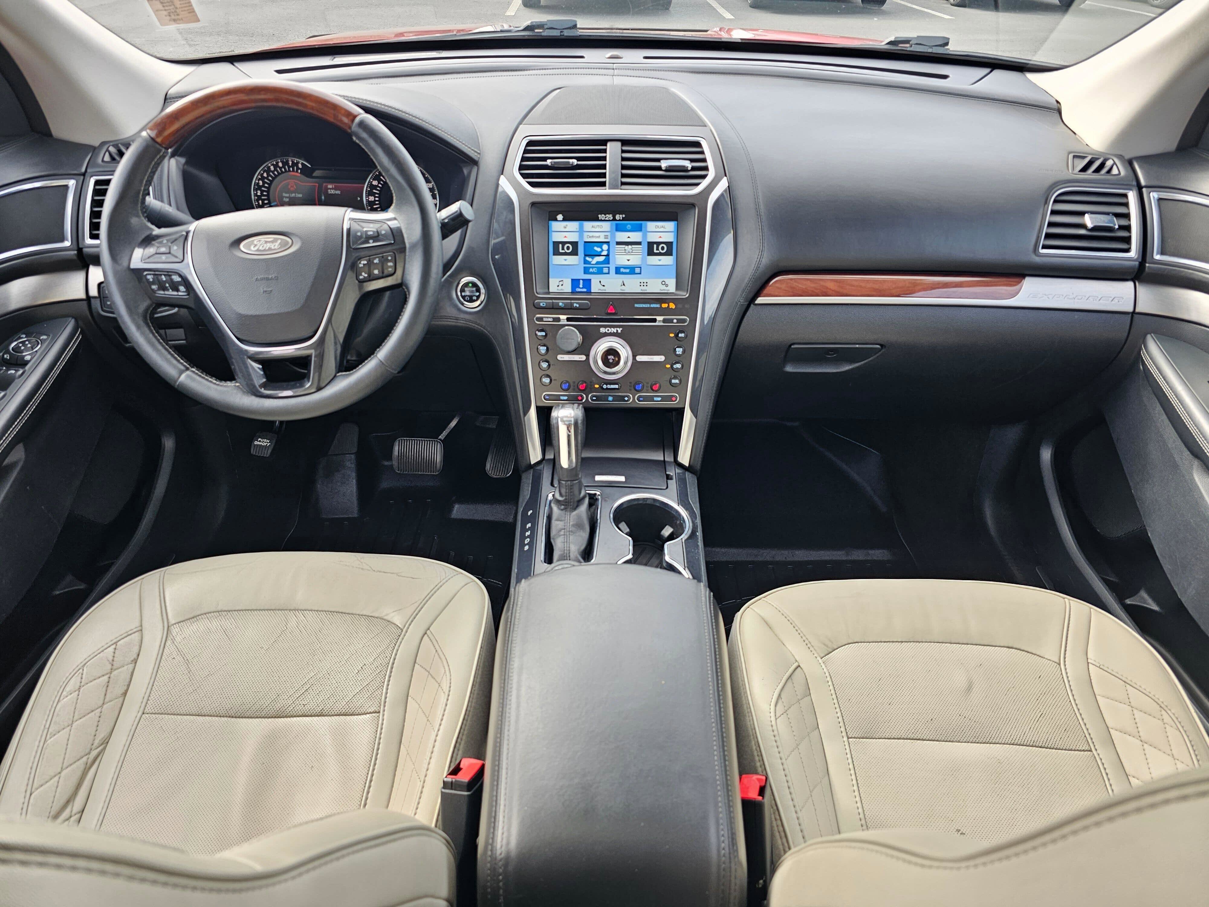 Used 2018 Ford Explorer Platinum AWD/4WD image 16