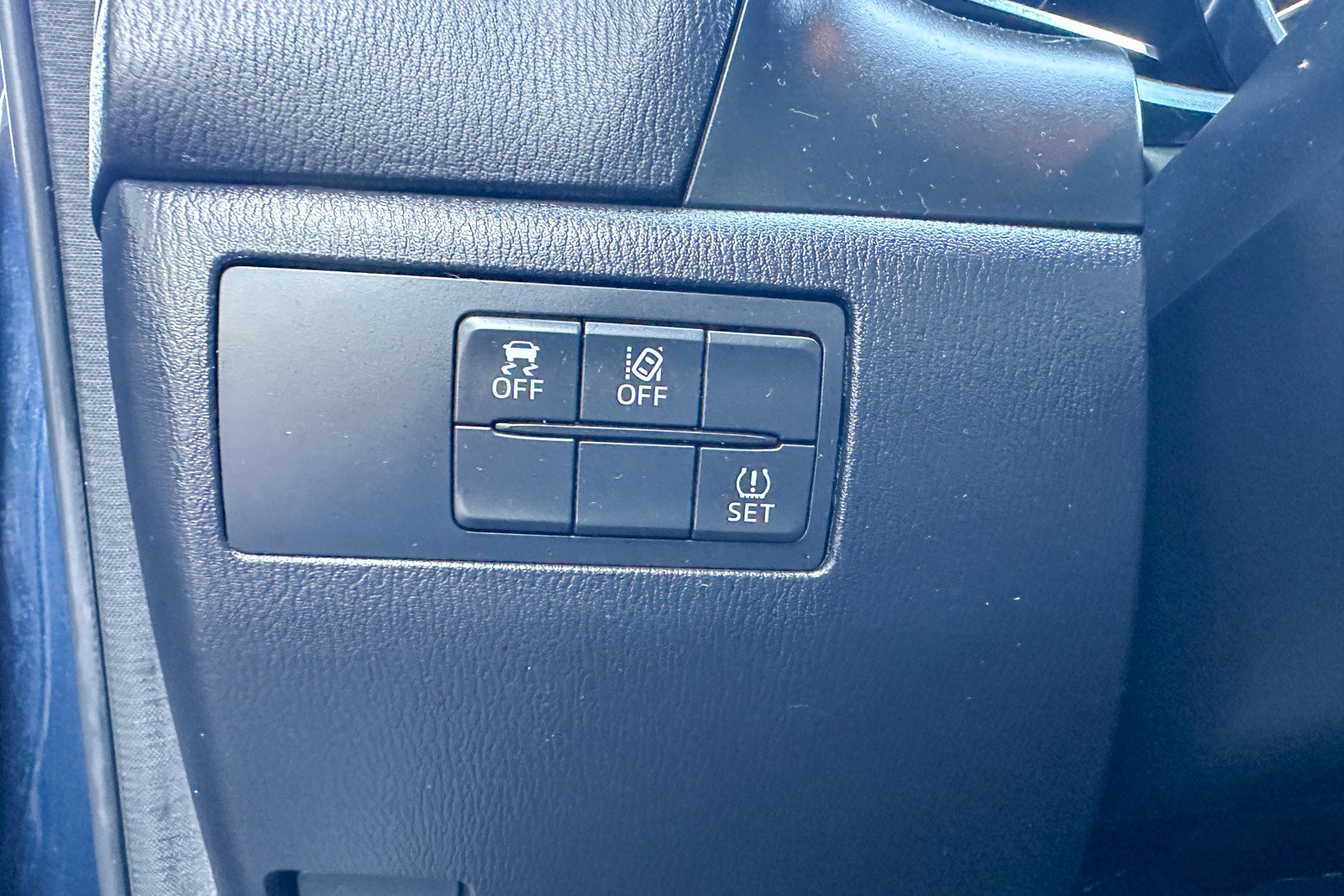 Used 2018 MAZDA MAZDA3 Grand Touring w/ Premium Equipment Package image 12