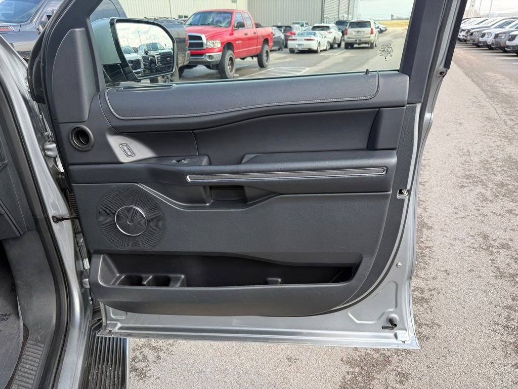 Used 2023 Ford Expedition Max XLT image 20