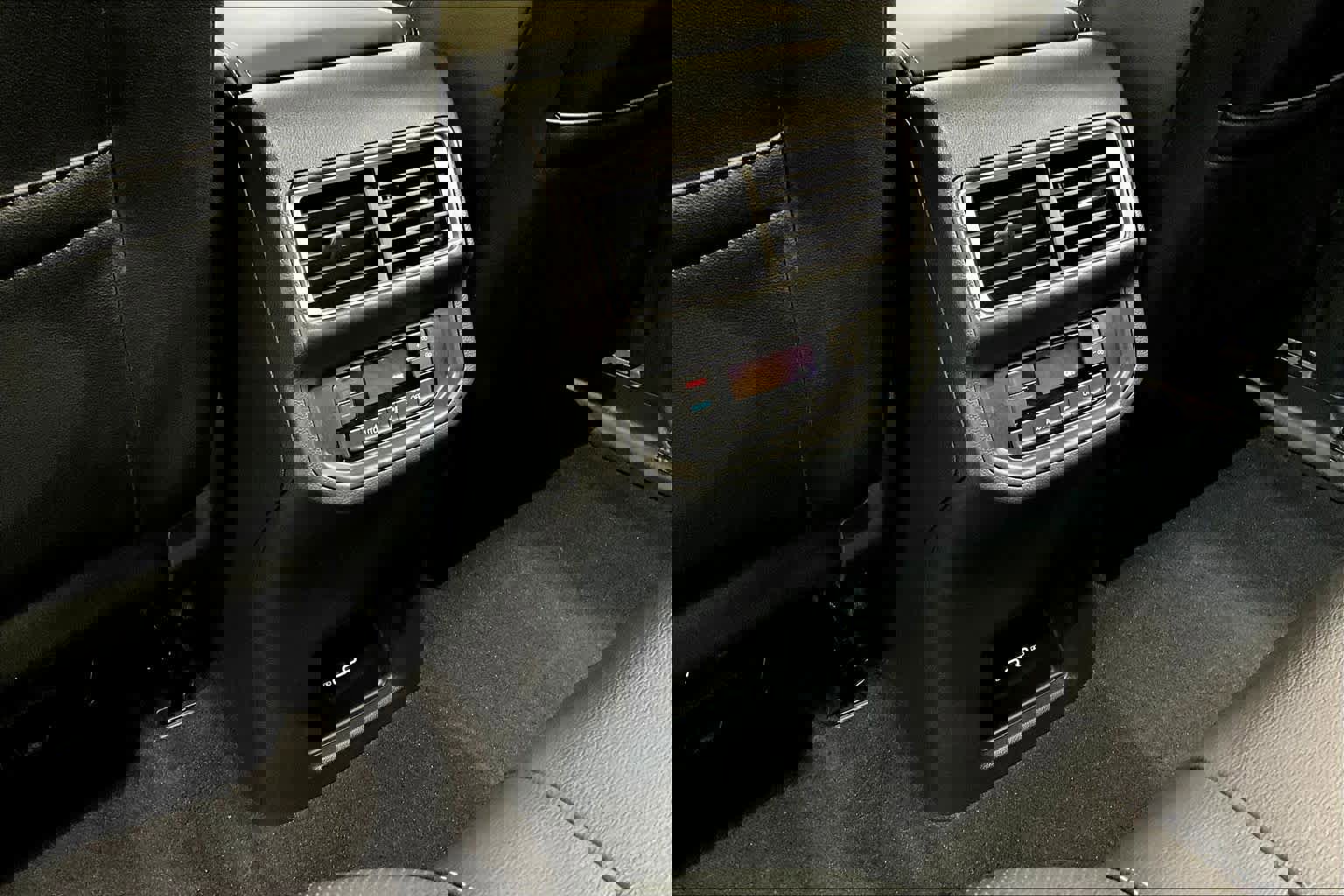 Used 2025 Volkswagen Atlas SE image 36