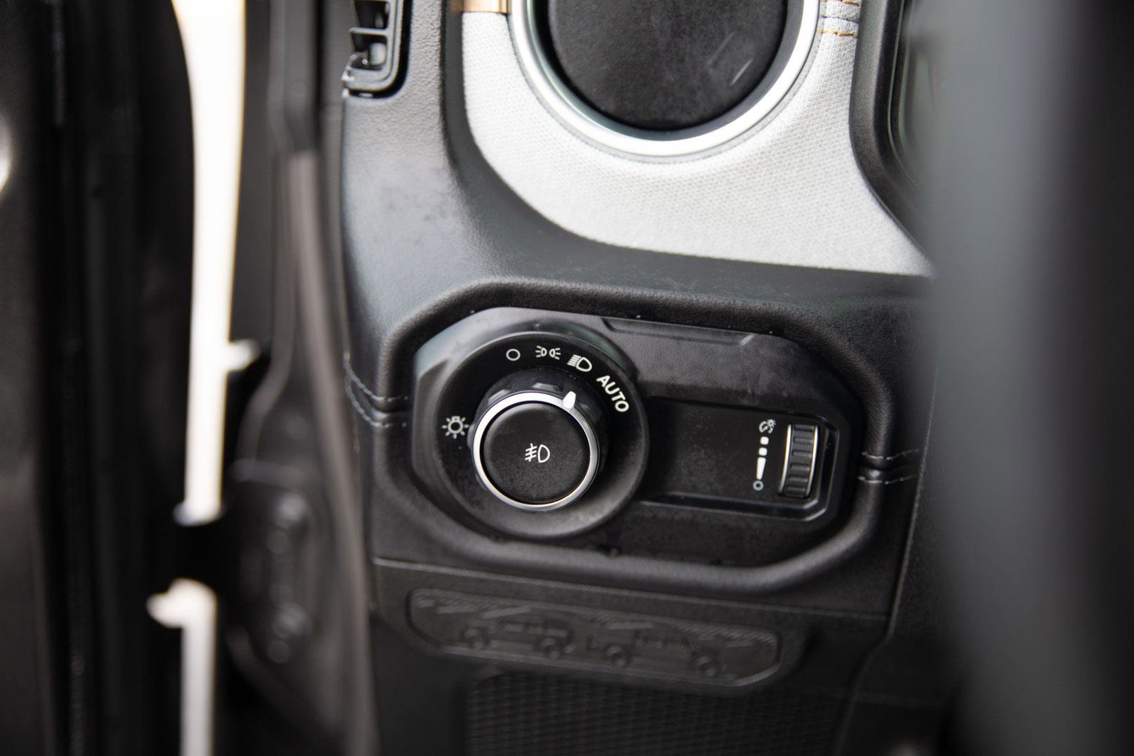 Used 2025 Jeep Wrangler Sahara image 17