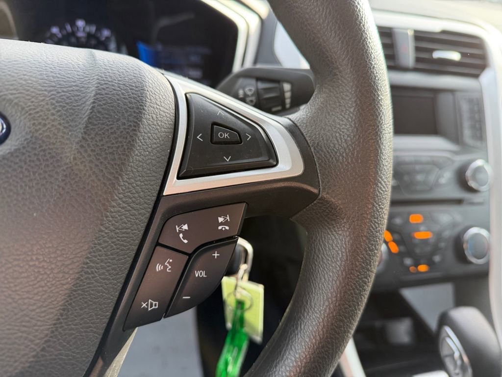 Used 2016 Ford Fusion SE image 18