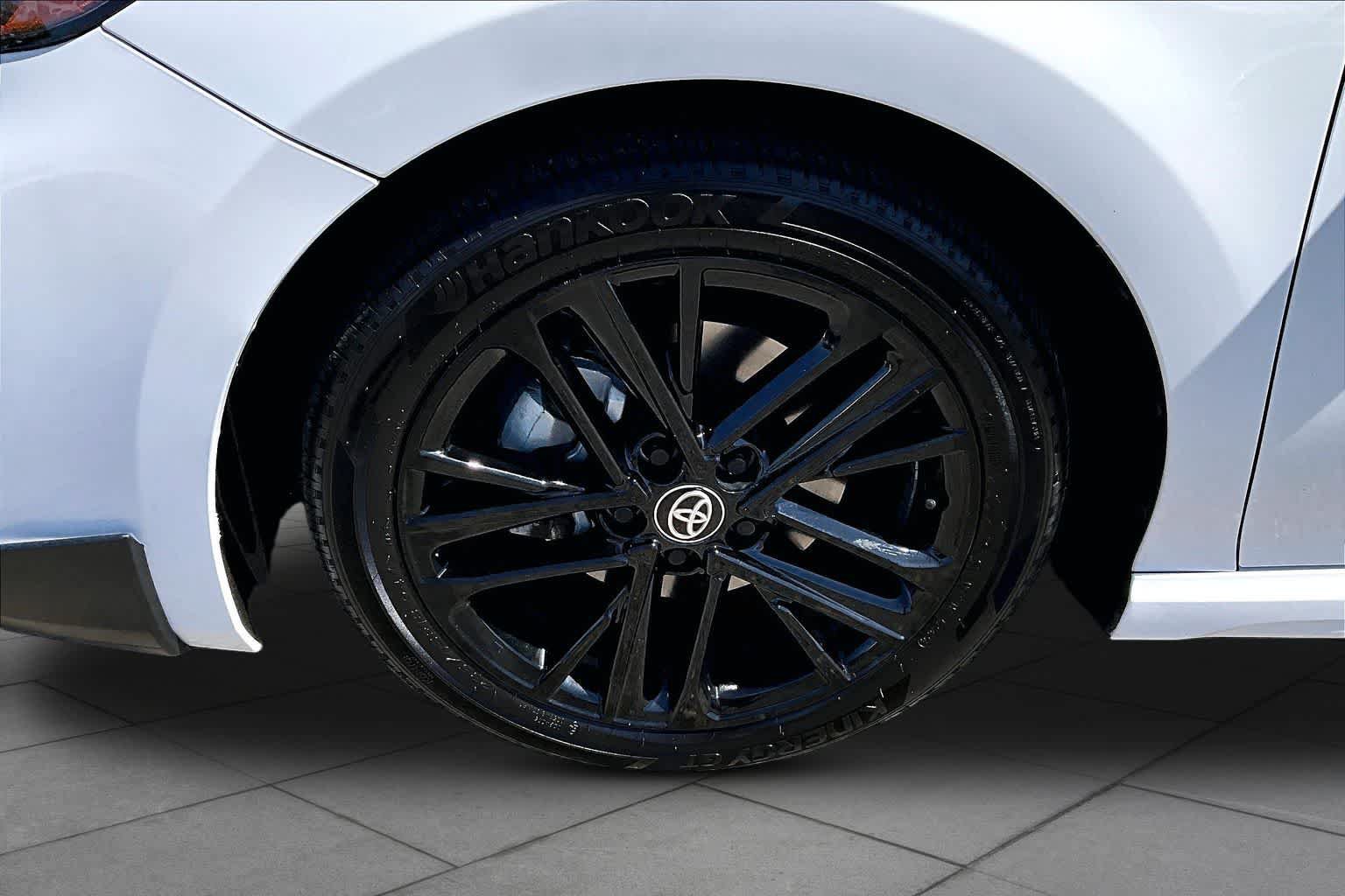Used 2025 Toyota Camry SE FWD image 10