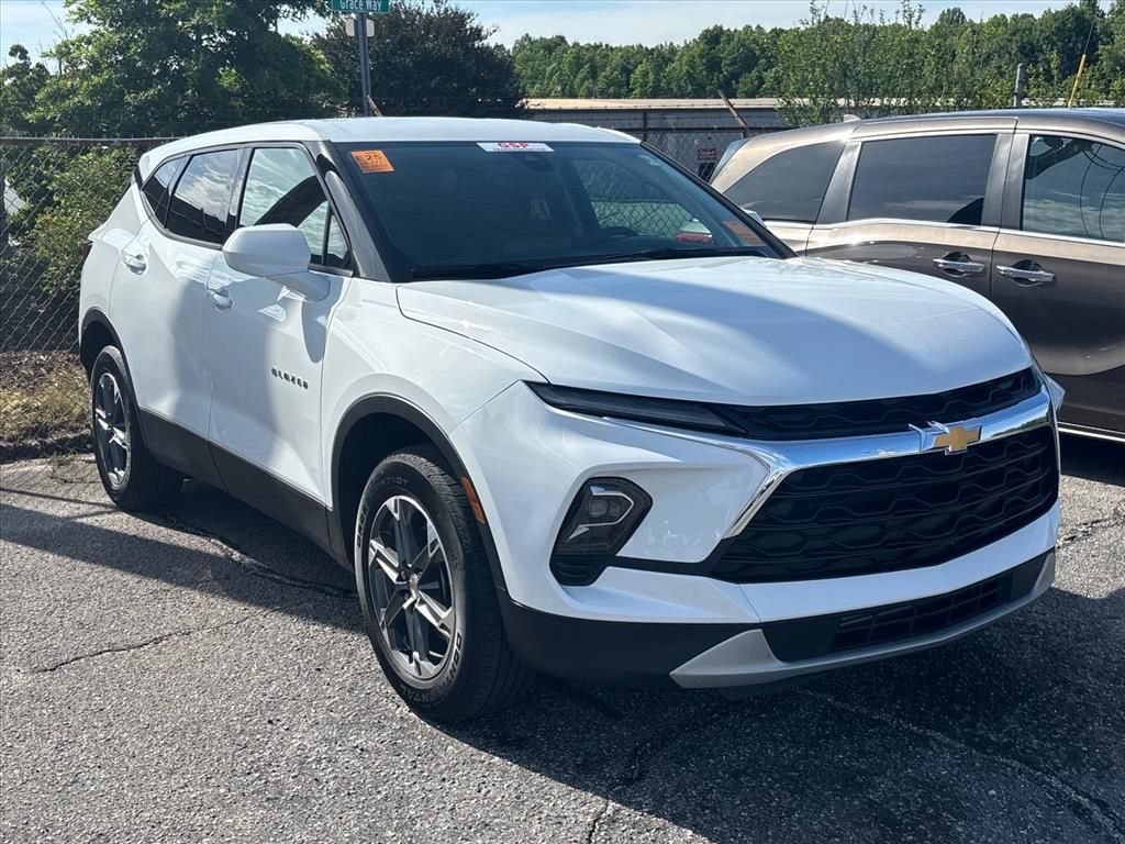 Used 2025 Chevrolet Blazer LT AWD/4WD image 5