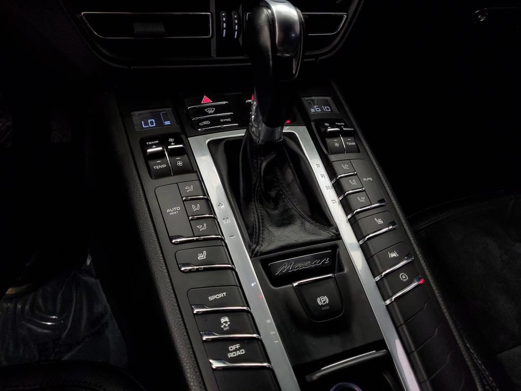 Used 2020 Porsche Macan AWD/4WD image 20