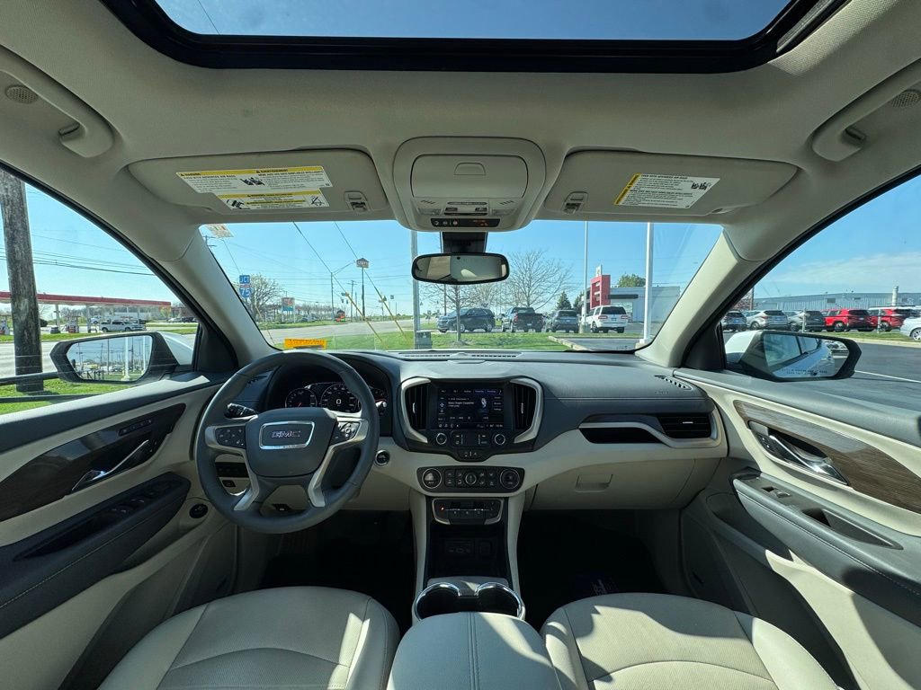 Used 2023 GMC Terrain Denali w/ Denali Premium Package image 9