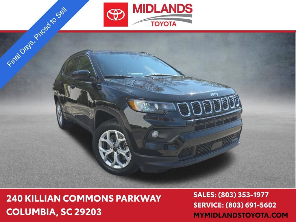 Used 2025 Jeep Compass Latitude AWD/4WD image 1