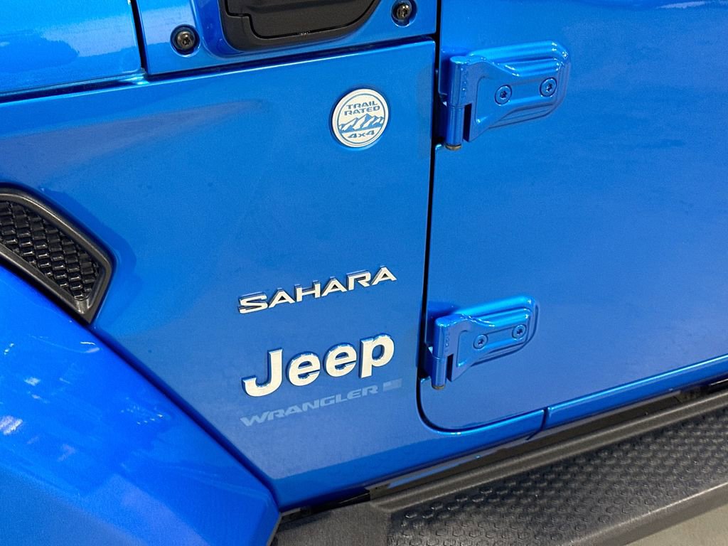 Used 2023 Jeep Wrangler Unlimited Sahara AWD/4WD image 11