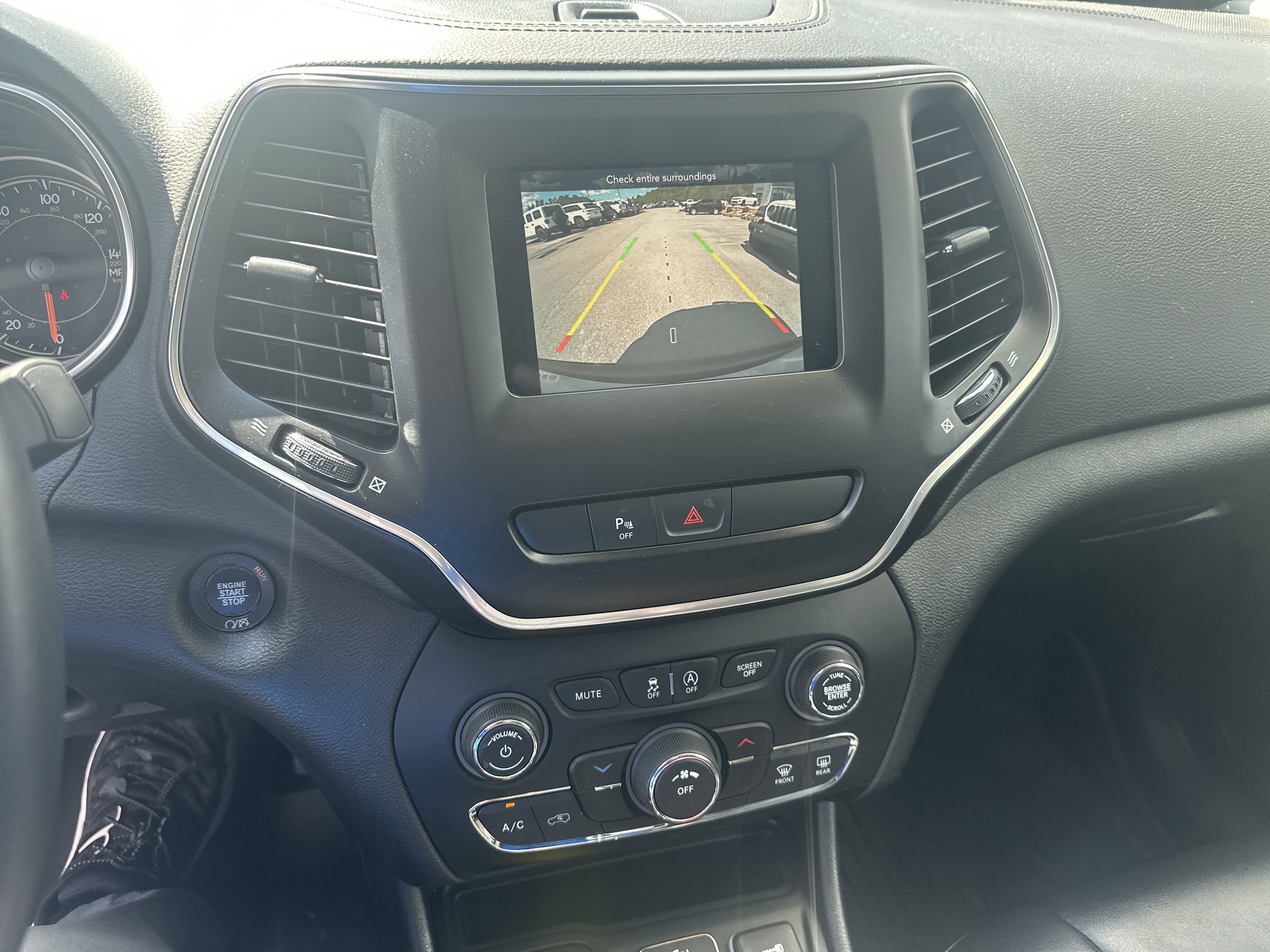 Used 2019 Jeep Cherokee Latitude Plus image 33