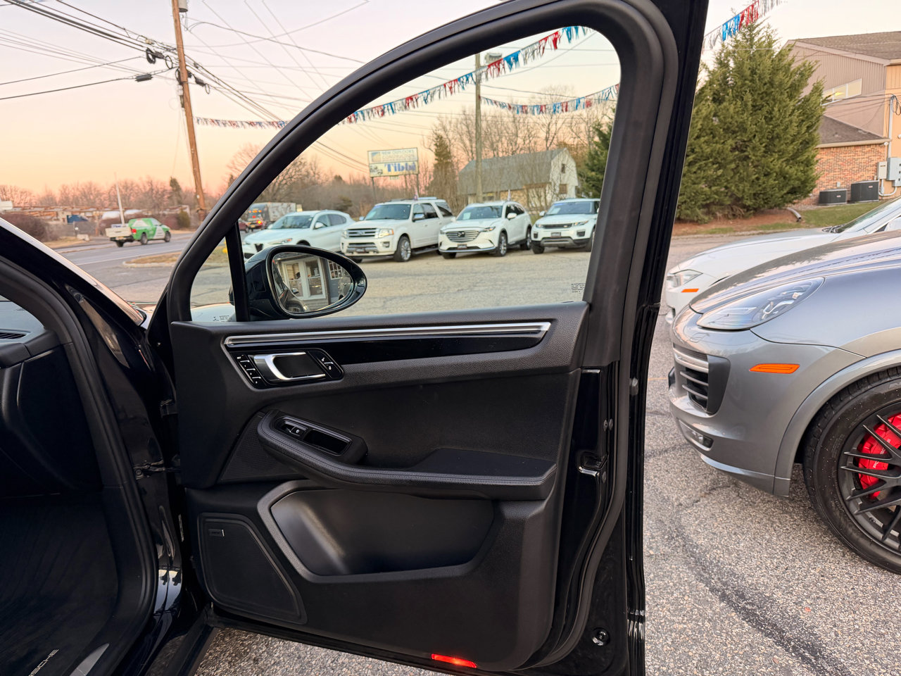 Used 2017 Porsche Macan S image 30