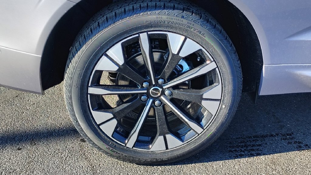 New 2026 Volvo XC60 B5 Plus w/ Protection Package Premier AWD/4WD image 28