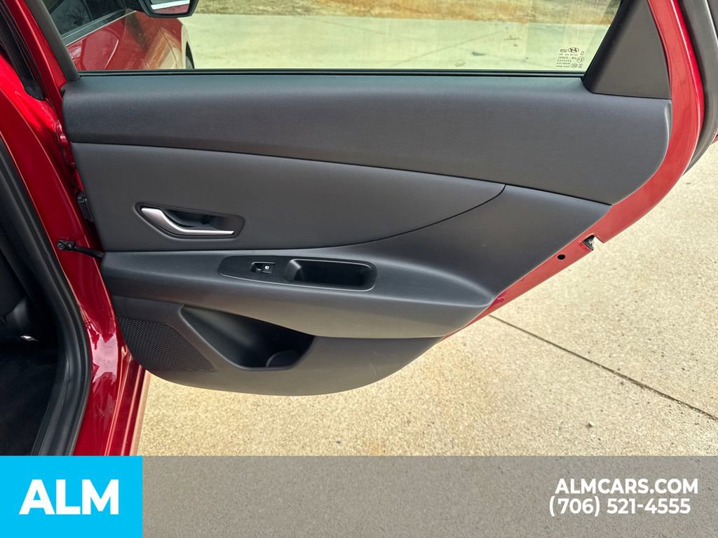 Used 2025 Hyundai Elantra SEL FWD image 18
