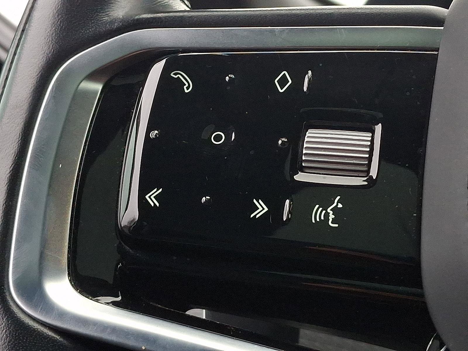 Used 2021 Land Rover Range Rover Velar R-Dynamic S image 22