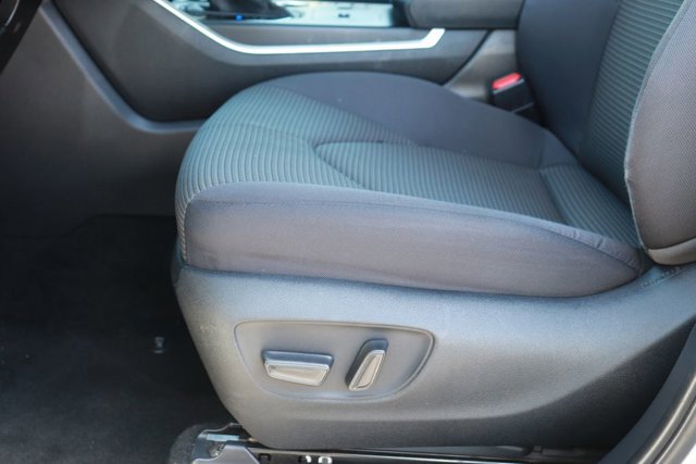 Used 2025 Toyota Highlander LE image 11