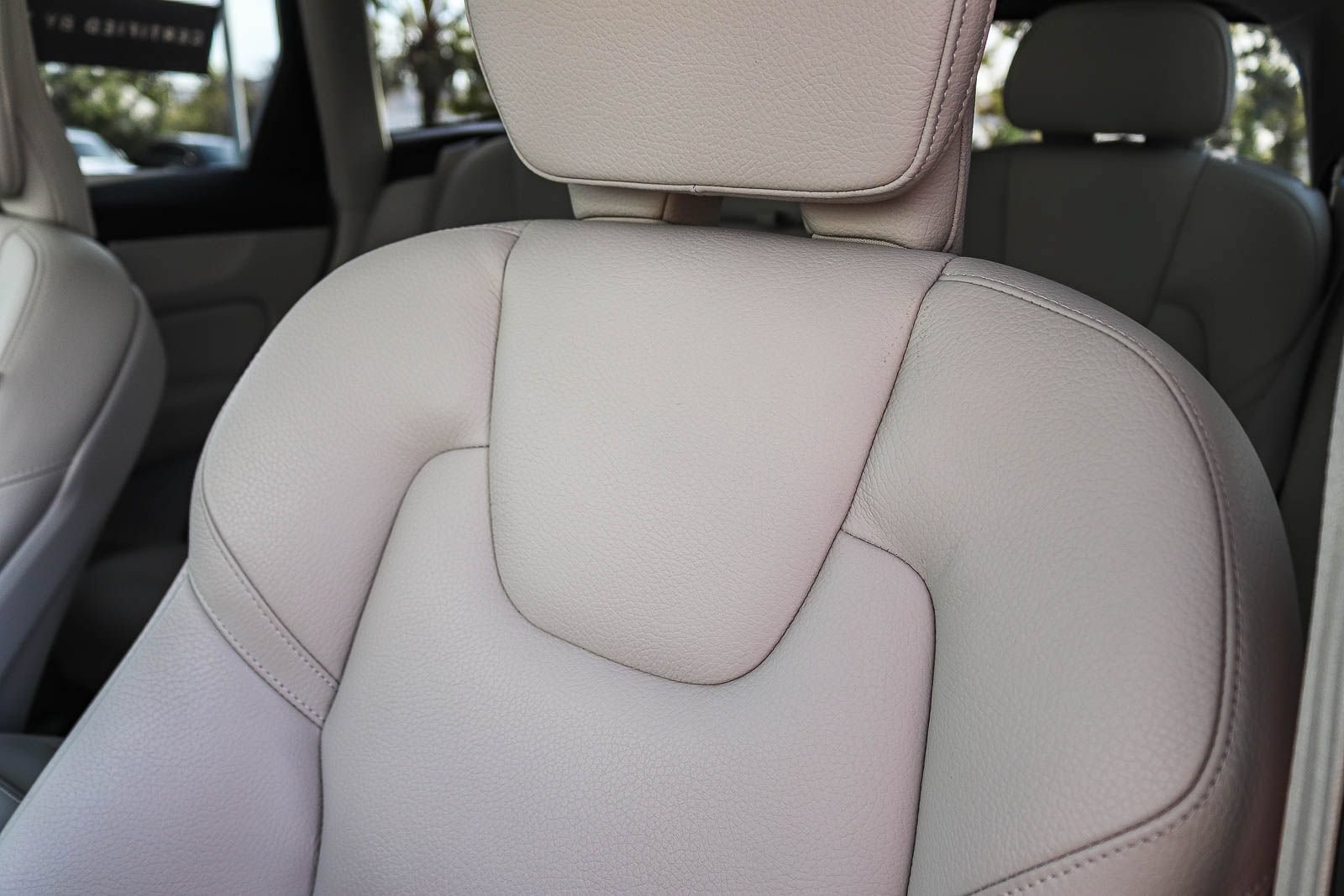 Used 2024 Volvo XC60 B5 Plus w/ Protection Package Premier AWD/4WD image 29