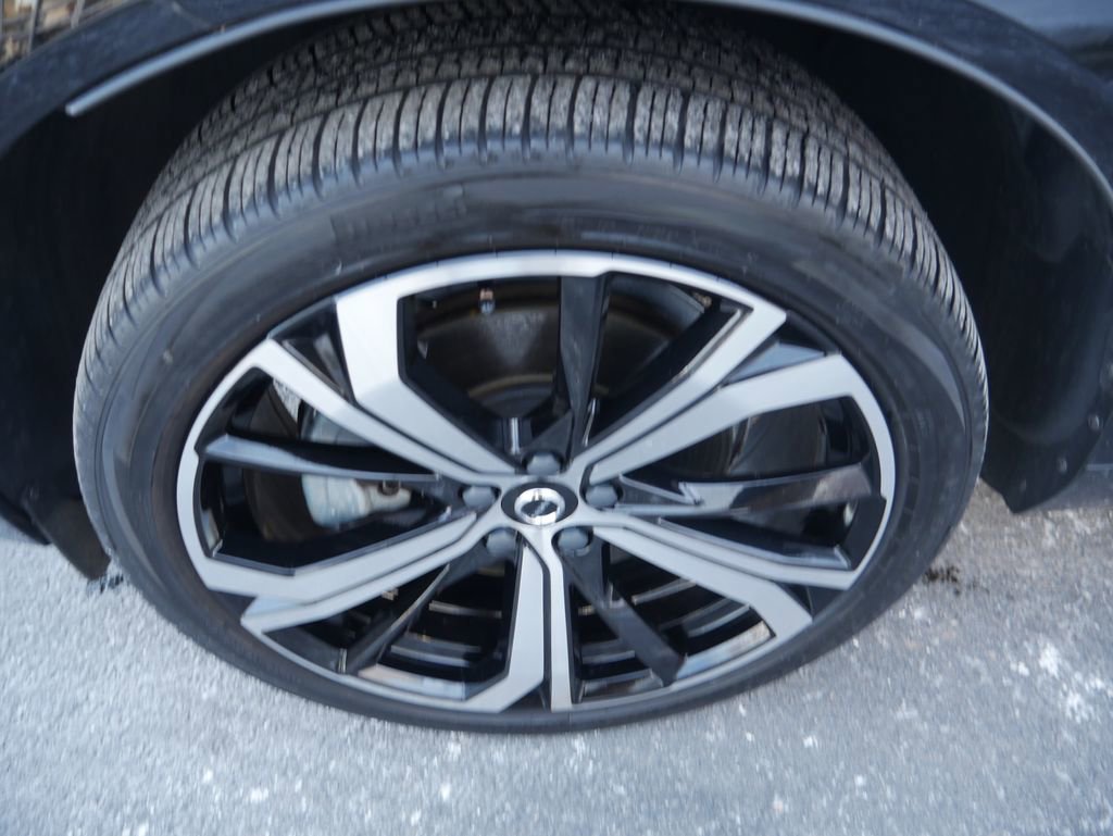 Used 2023 Volvo XC60 T8 Ultimate w/ Climate Package image 11