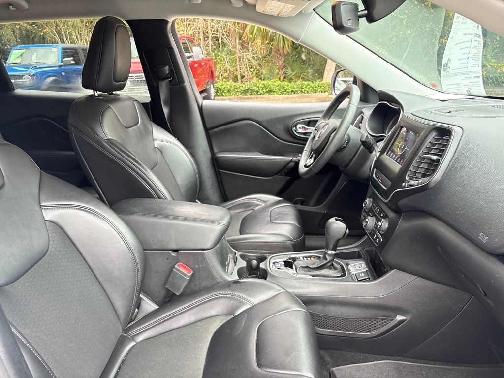 Used 2020 Jeep Cherokee Latitude Plus image 28