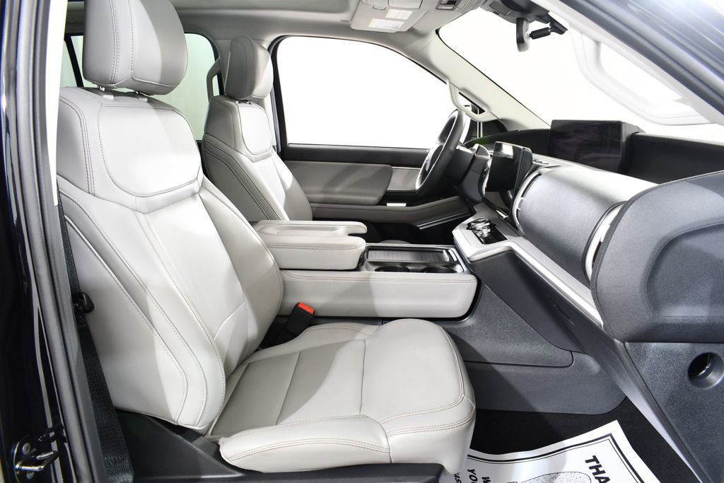 Used 2025 Ford Expedition Active image 10