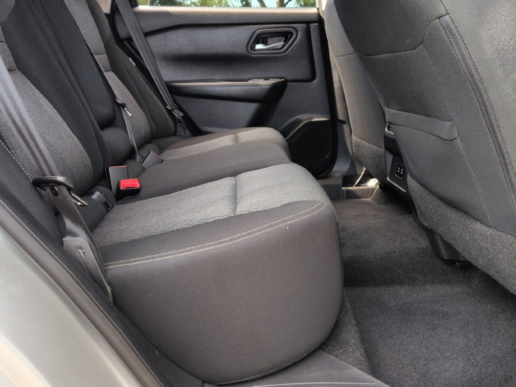 Used 2025 Nissan Rogue SV AWD/4WD image 23