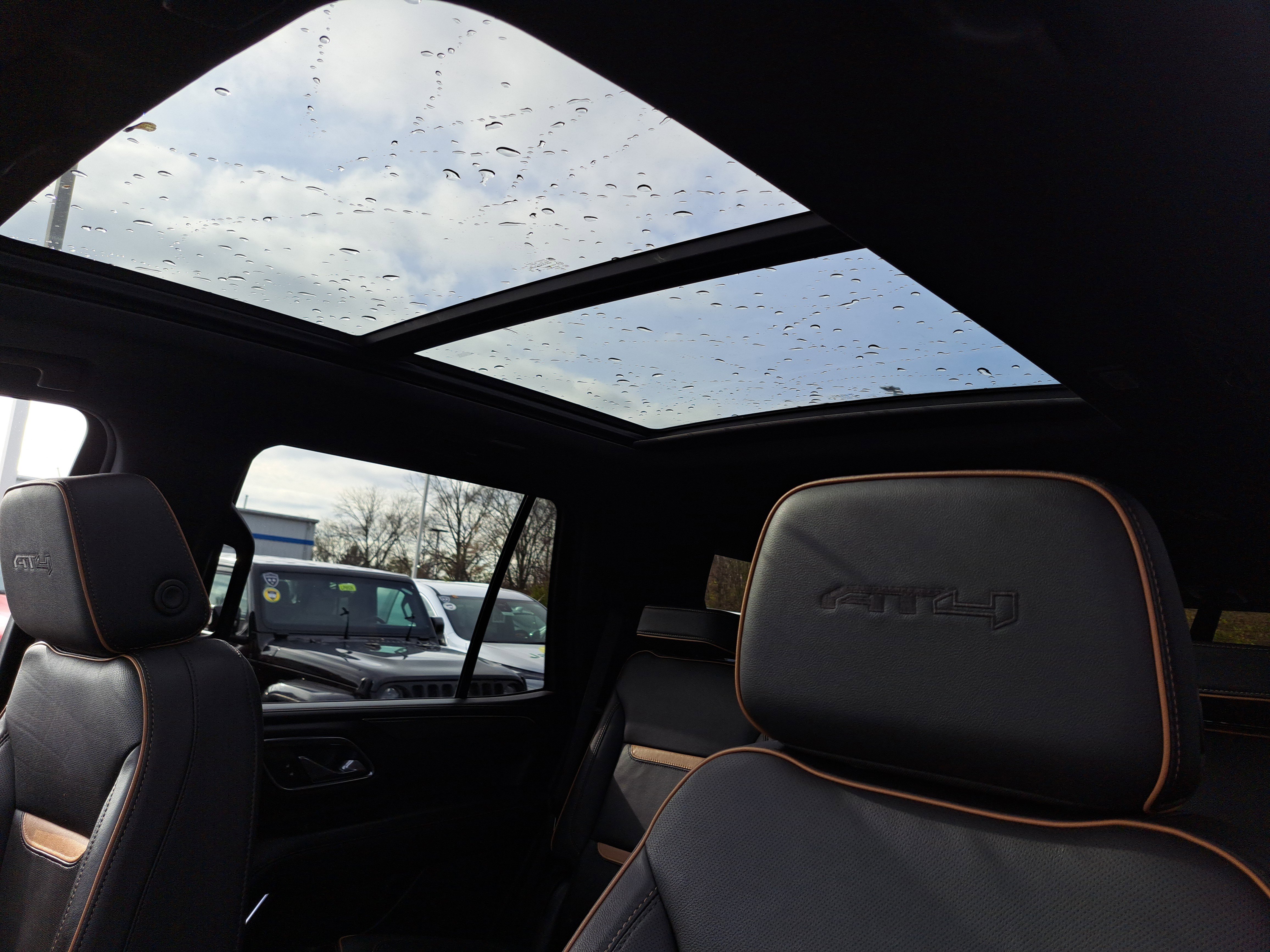 Used 2024 GMC Yukon AT4 w/ Technology Package image 15