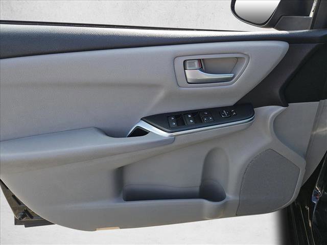 Used 2017 Toyota Camry SE FWD image 9