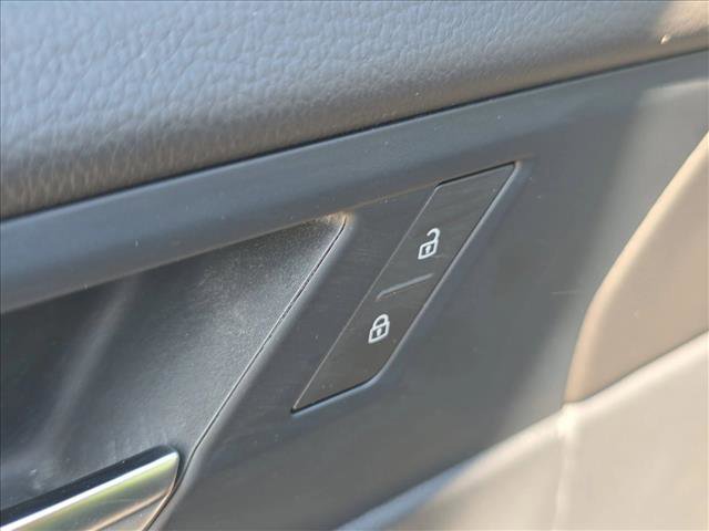 Used 2024 Volkswagen Jetta SE w/ Panoramic Sunroof Package FWD image 8