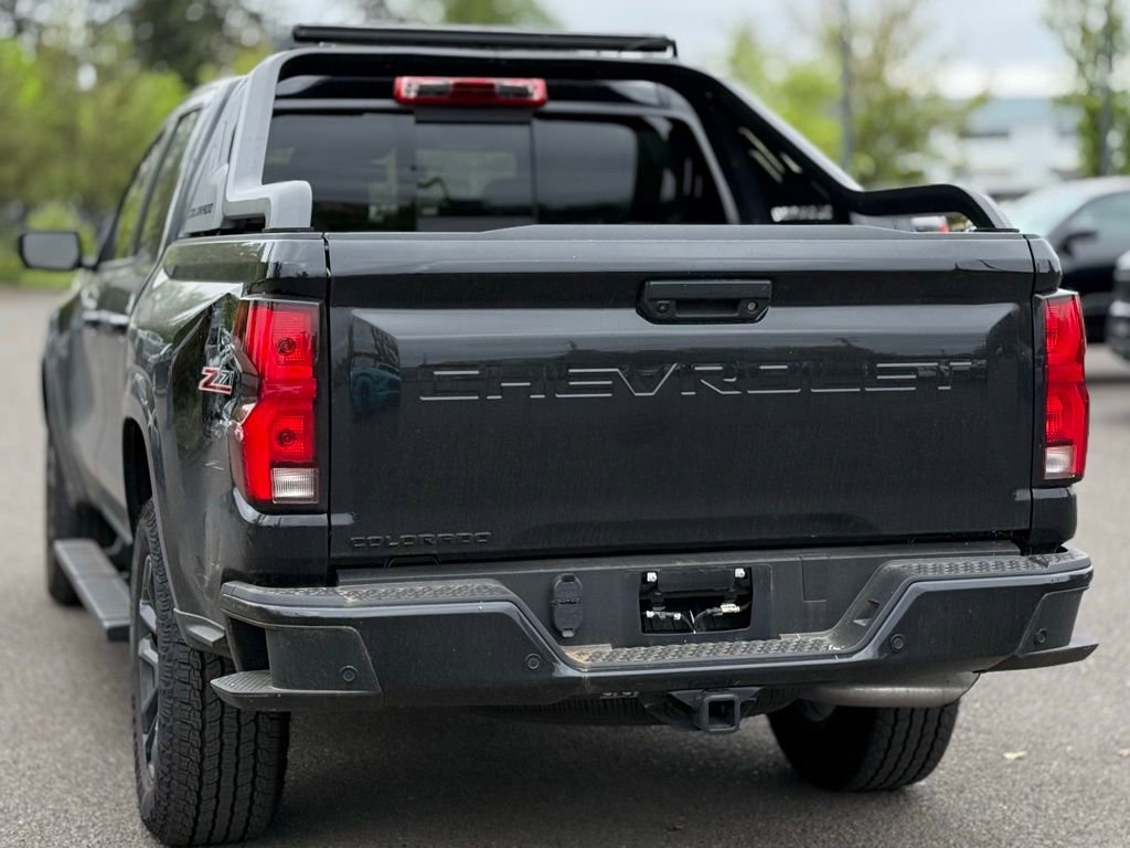 Used 2025 Chevrolet Colorado Z71 w/ Midnight Edition AWD/4WD image 3