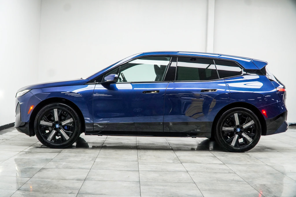 Used 2025 BMW iX xDrive50 w/ Premium Package AWD/4WD image 13