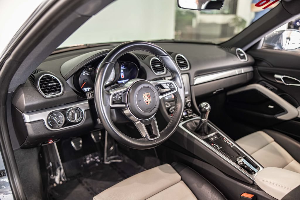 Used 2018 Porsche 718 Cayman S RWD image 22