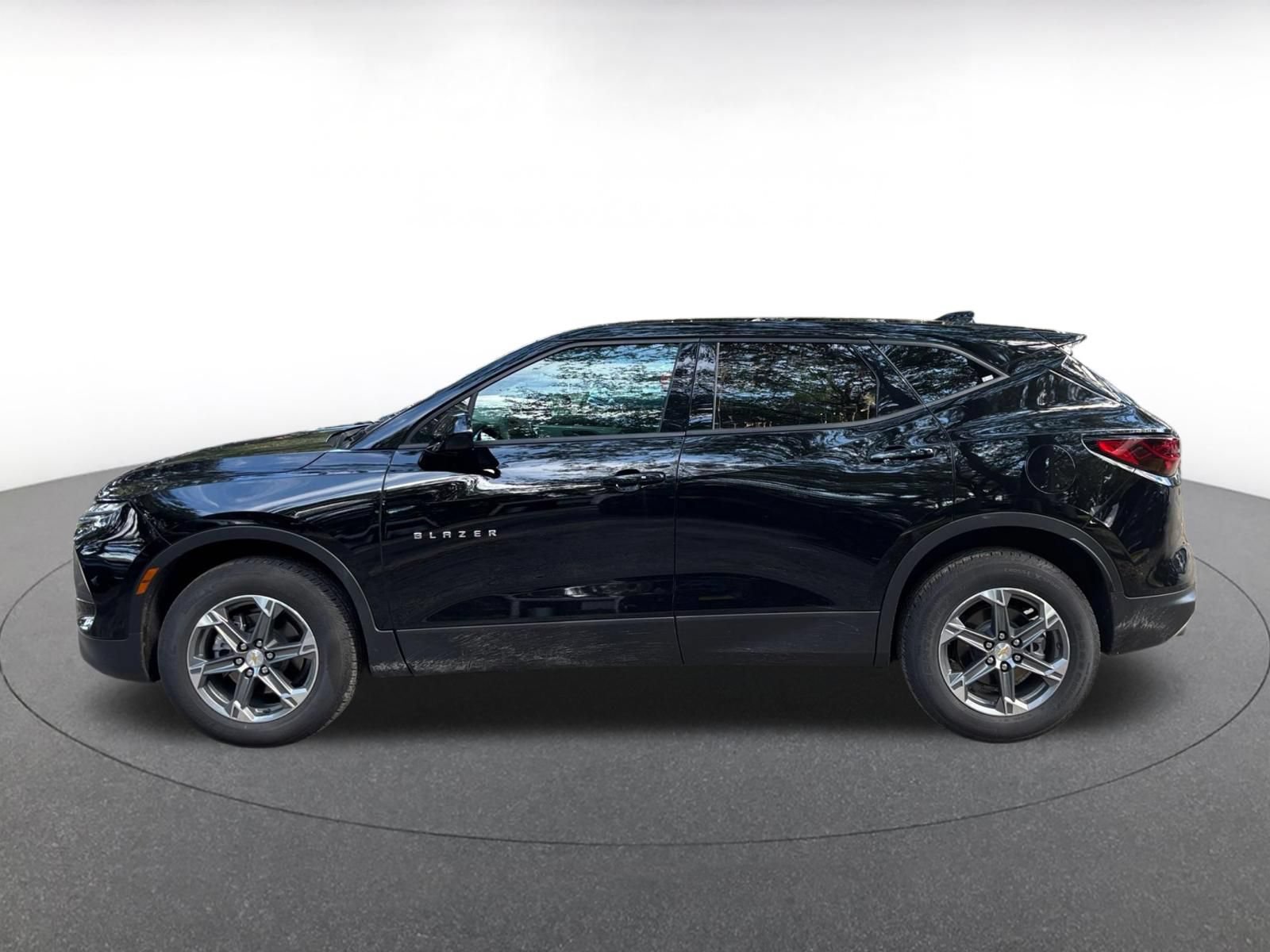 Used 2026 Chevrolet Blazer LT FWD image 7