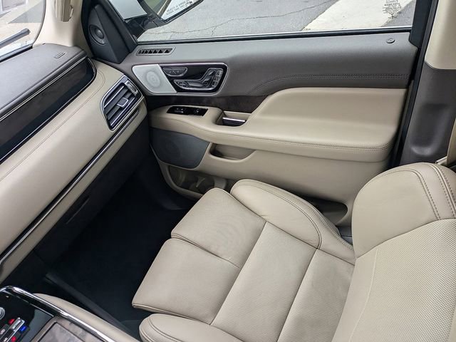 Used 2022 Lincoln Navigator Reserve image 16
