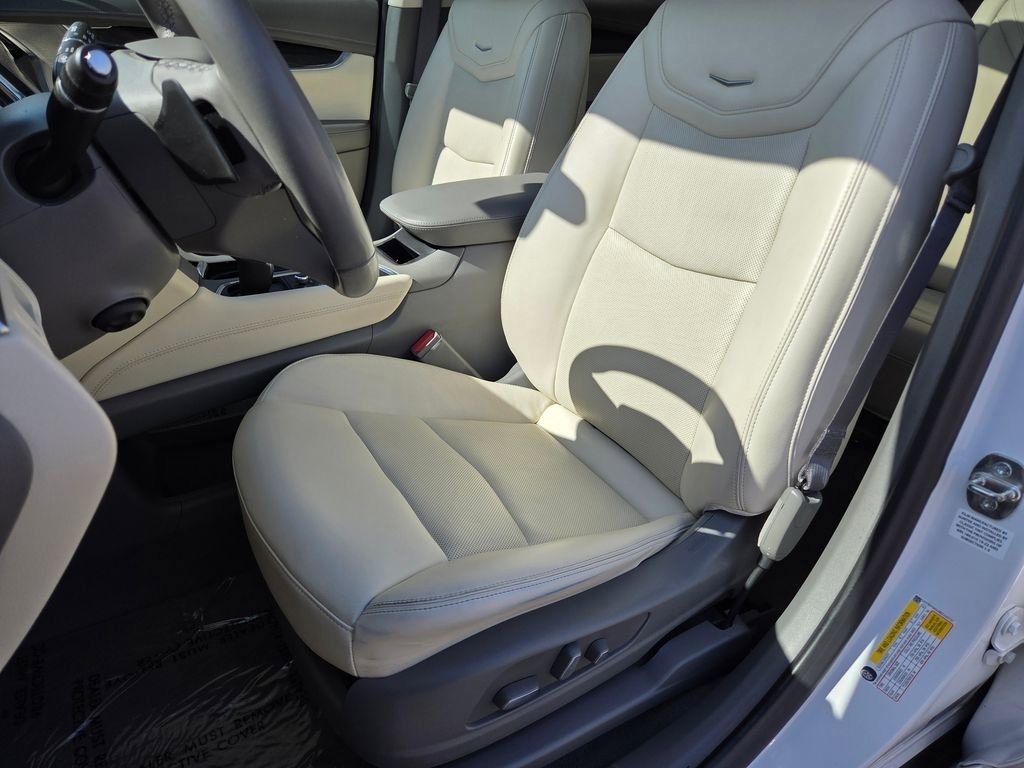 Used 2022 Cadillac XT6 Premium Luxury image 8