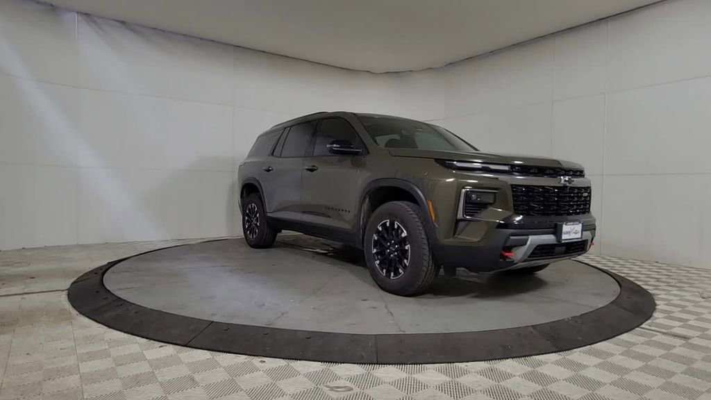 Used 2025 Chevrolet Traverse Z71 w/ Enhanced Driving Package image 2