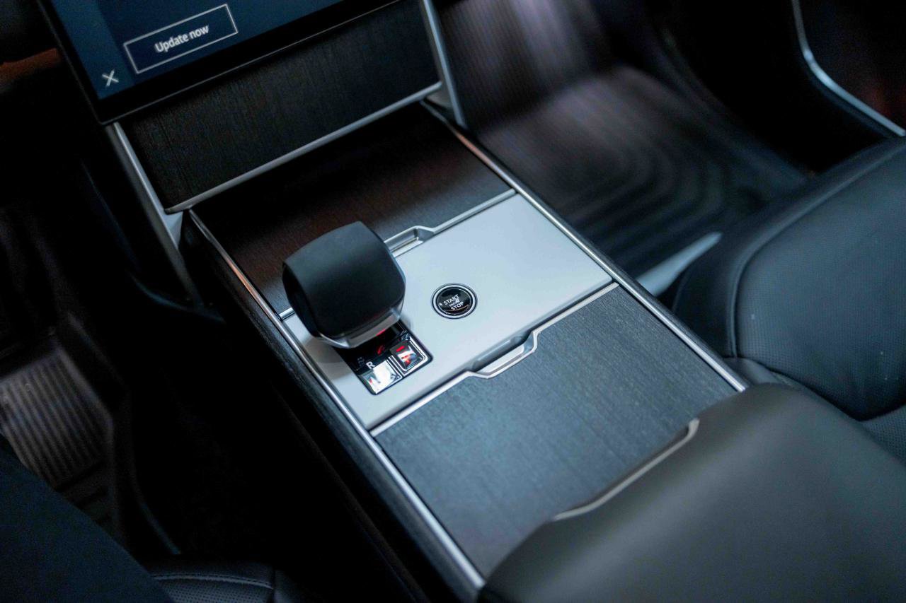 Used 2025 Land Rover Range Rover SE image 69