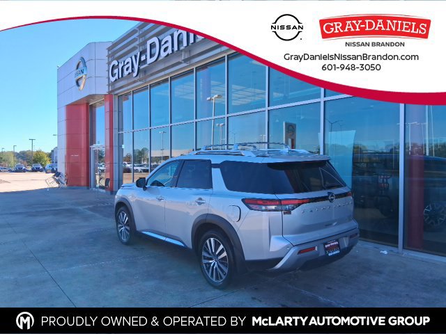 Used 2022 Nissan Pathfinder Platinum w/ Lighting Package (N92)