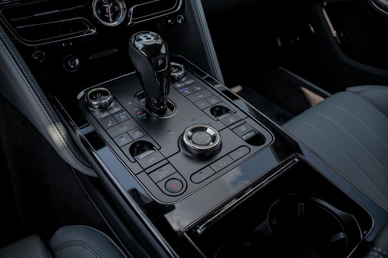 New 2025 Bentley Flying Spur Plug-In Hybrid AWD/4WD image 30