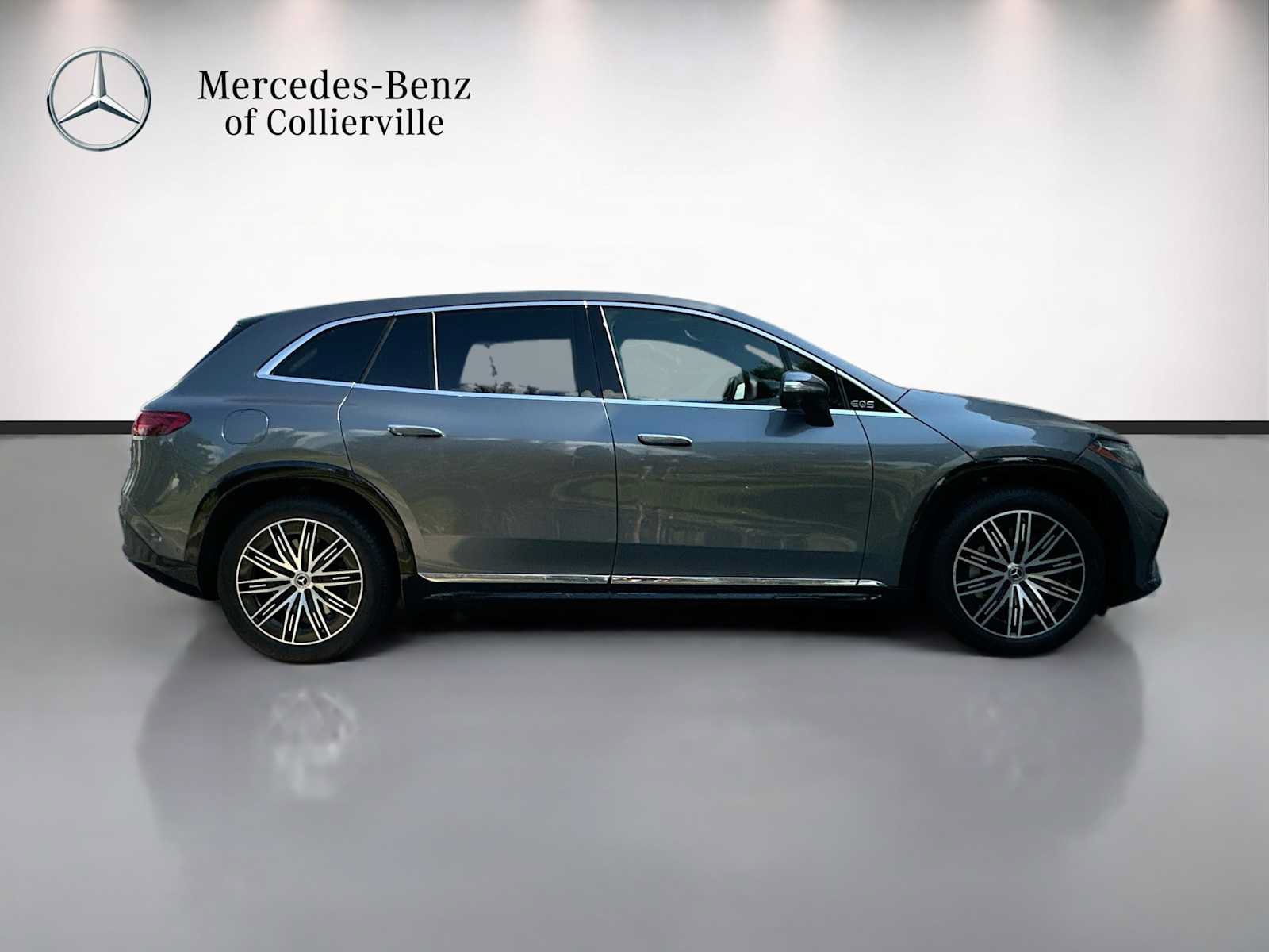 Used 2023 Mercedes-Benz EQS 580 4MATIC SUV image 4