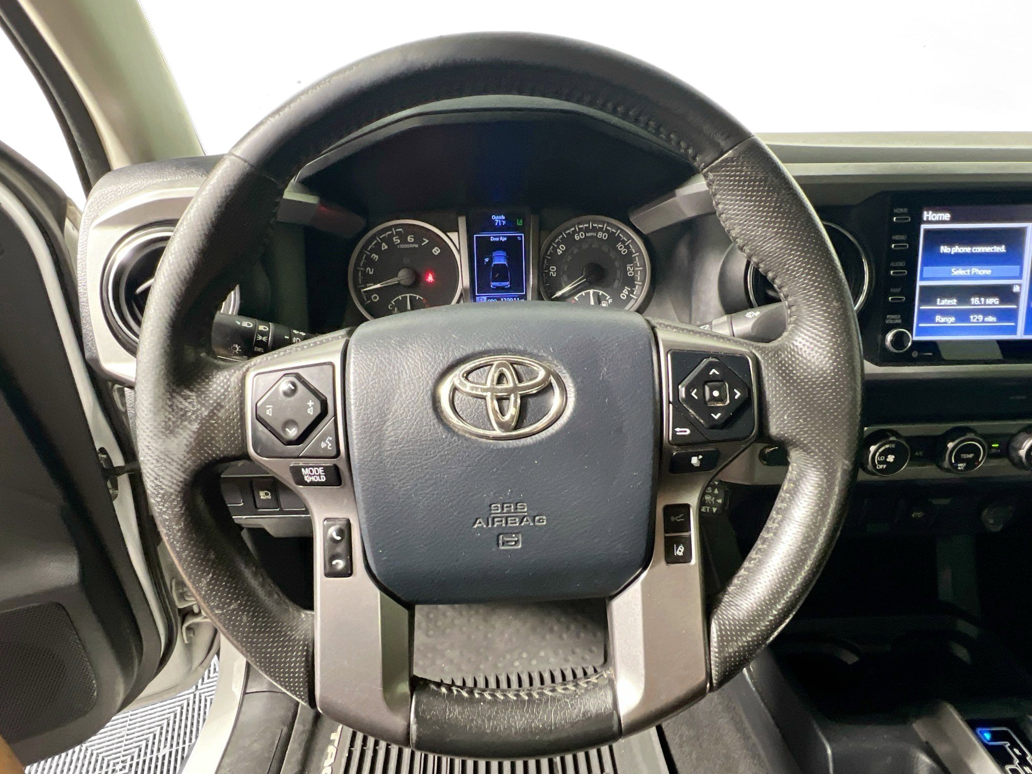 Used 2020 Toyota Tacoma SR5 RWD image 17