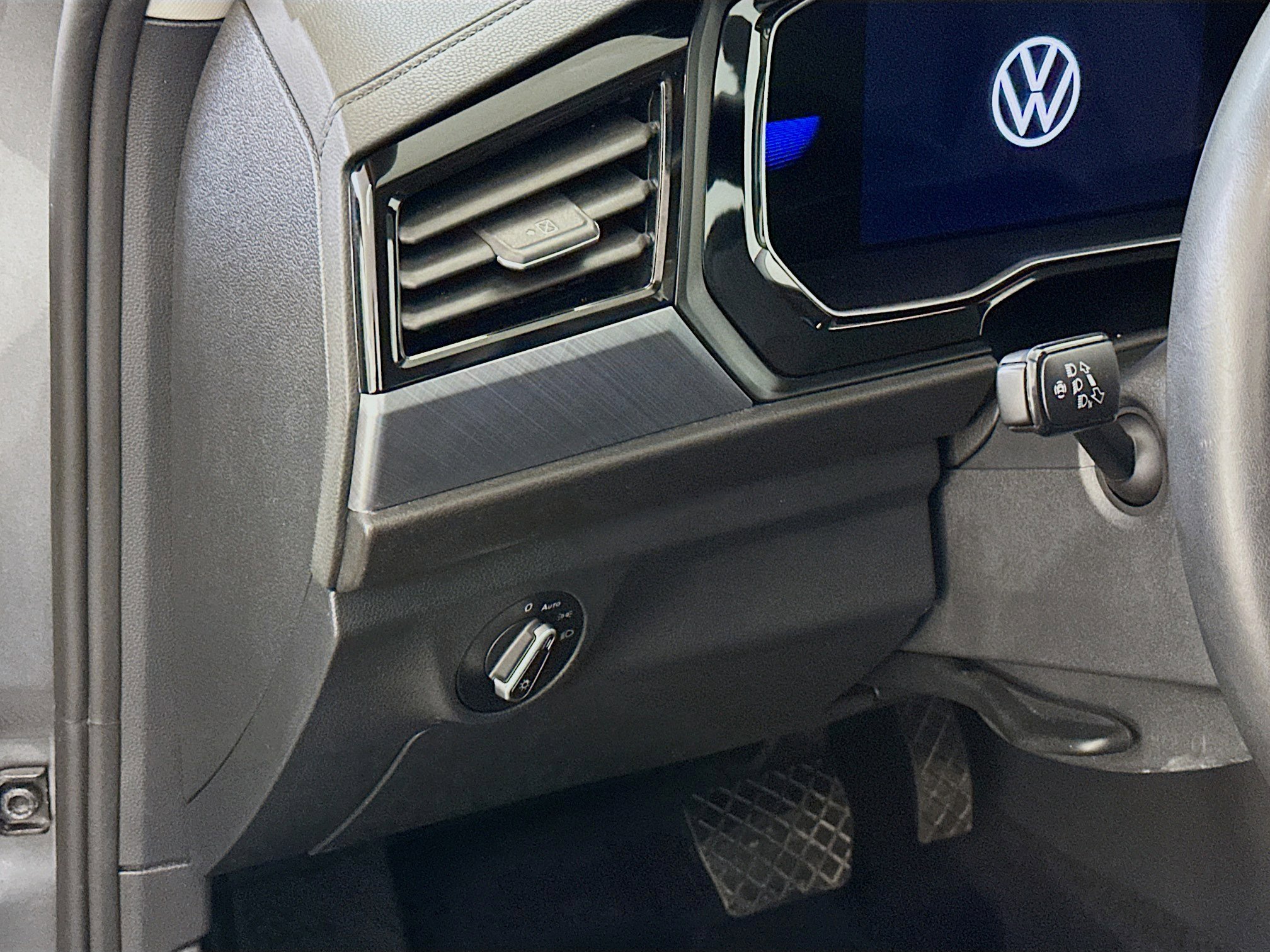 Used 2024 Volkswagen Jetta SE image 17