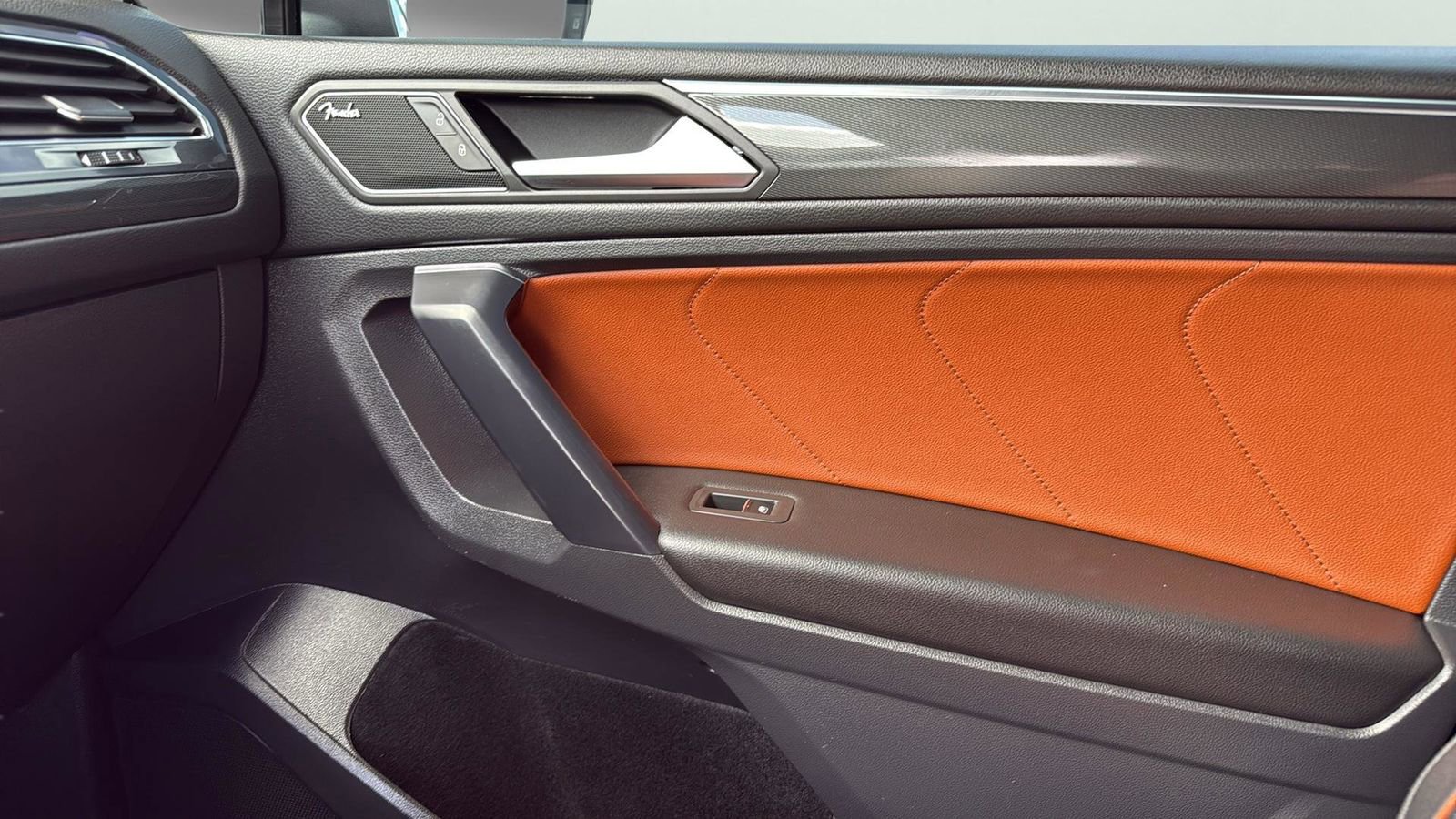 Used 2021 Volkswagen Tiguan SEL Premium R-Line image 24