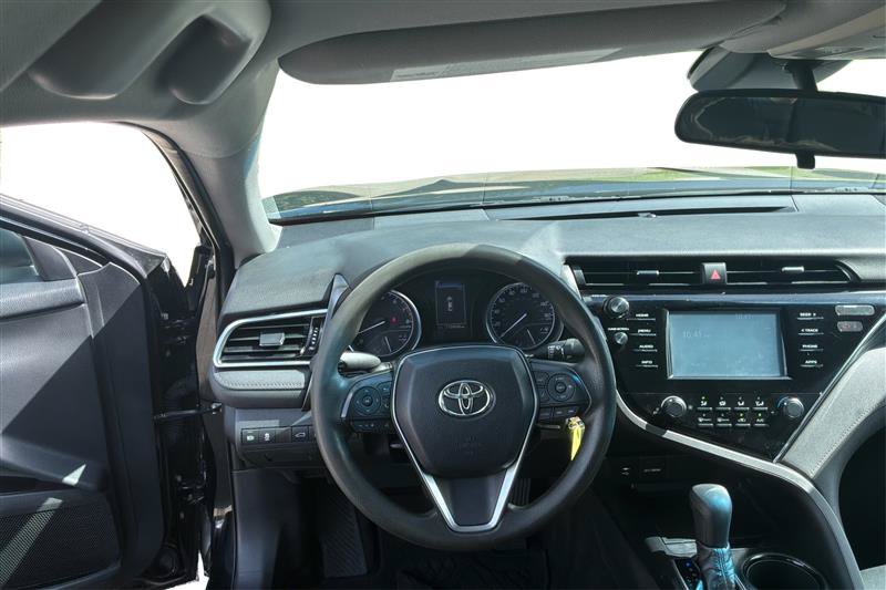 Used 2018 Toyota Camry LE FWD image 14