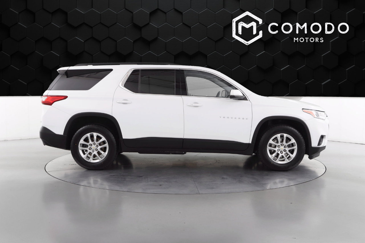 Used 2021 Chevrolet Traverse LT image 2