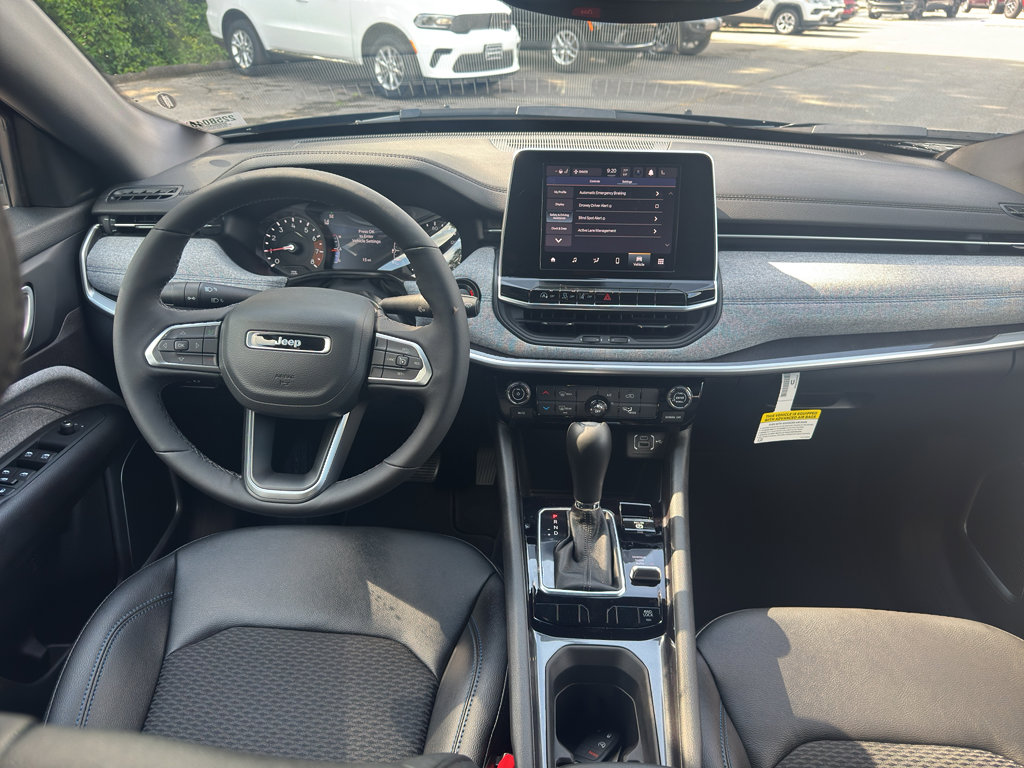 New 2025 Jeep Compass Latitude image 12