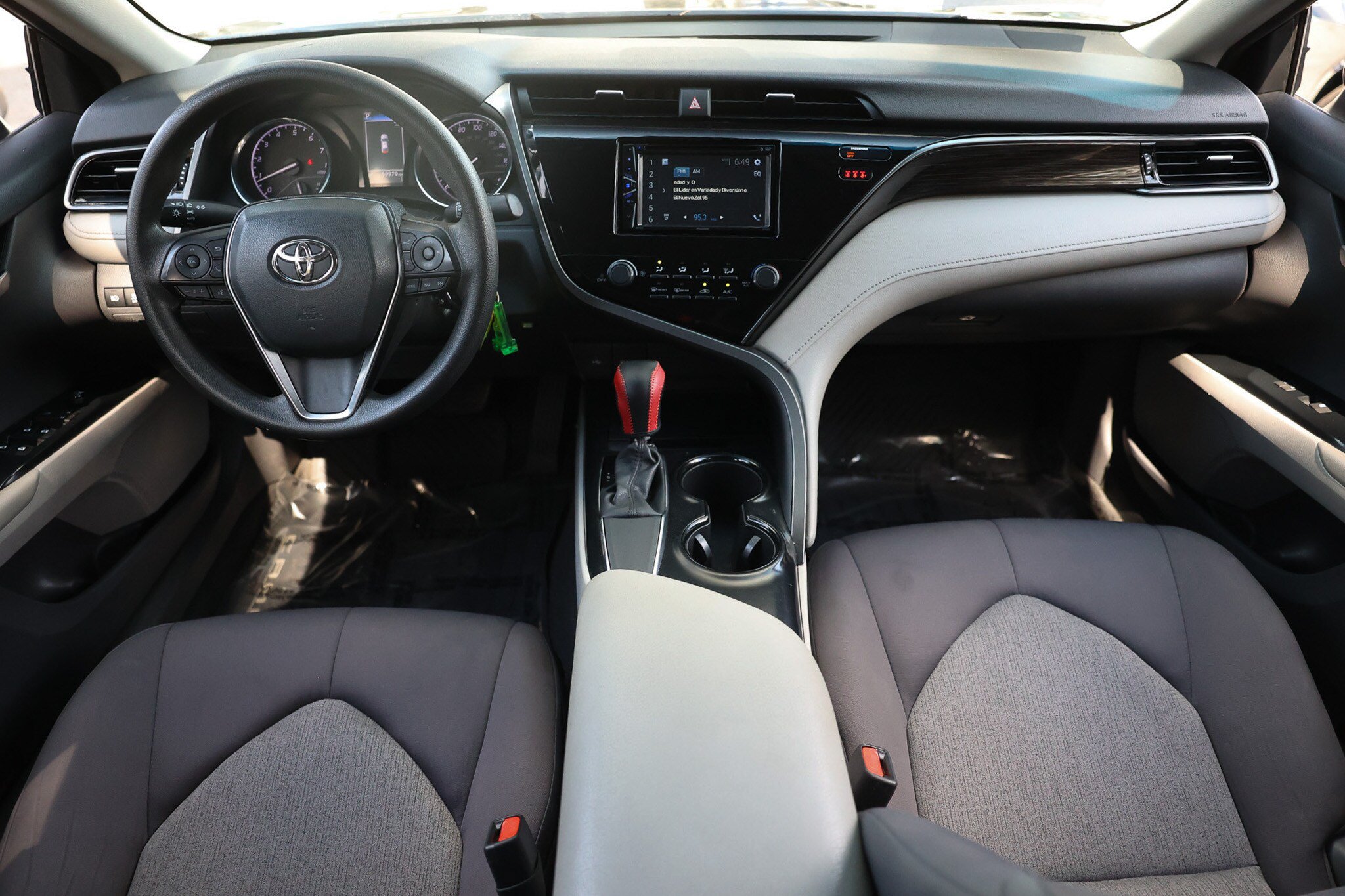Used 2020 Toyota Camry LE FWD image 2