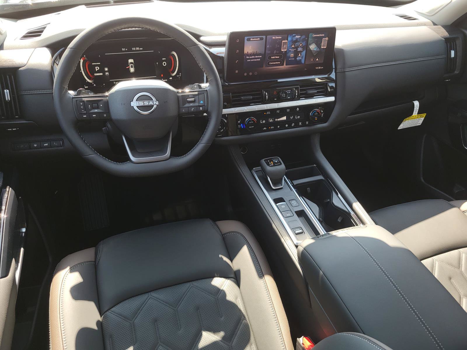 New 2026 Nissan Pathfinder Platinum w/ Accent Package FWD image 18