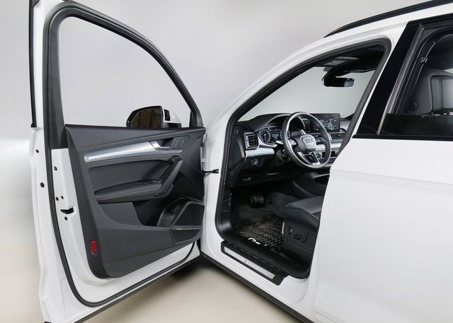 Certified 2025 Audi Q5 2.0T Premium Plus image 26