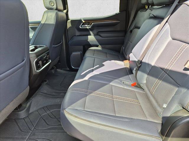 Used 2024 Chevrolet Silverado 1500 High Country w/ High Country Premium Package AWD/4WD image 19