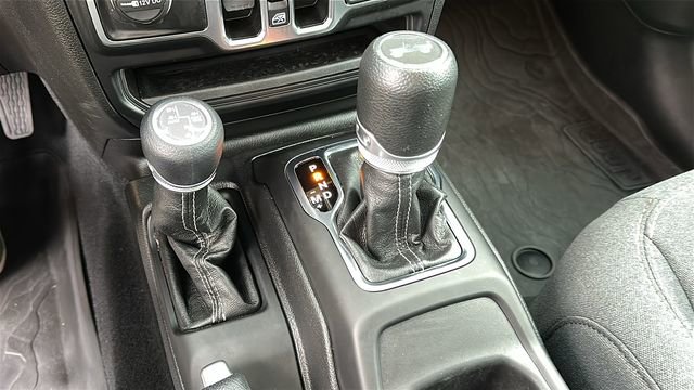 Used 2024 Jeep Wrangler Unlimited w/ Convenience Group image 17